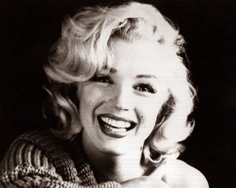 A­­d­a­n­ ­Z­­y­e­ ­M­a­r­i­l­y­n­ ­M­o­n­r­o­e­